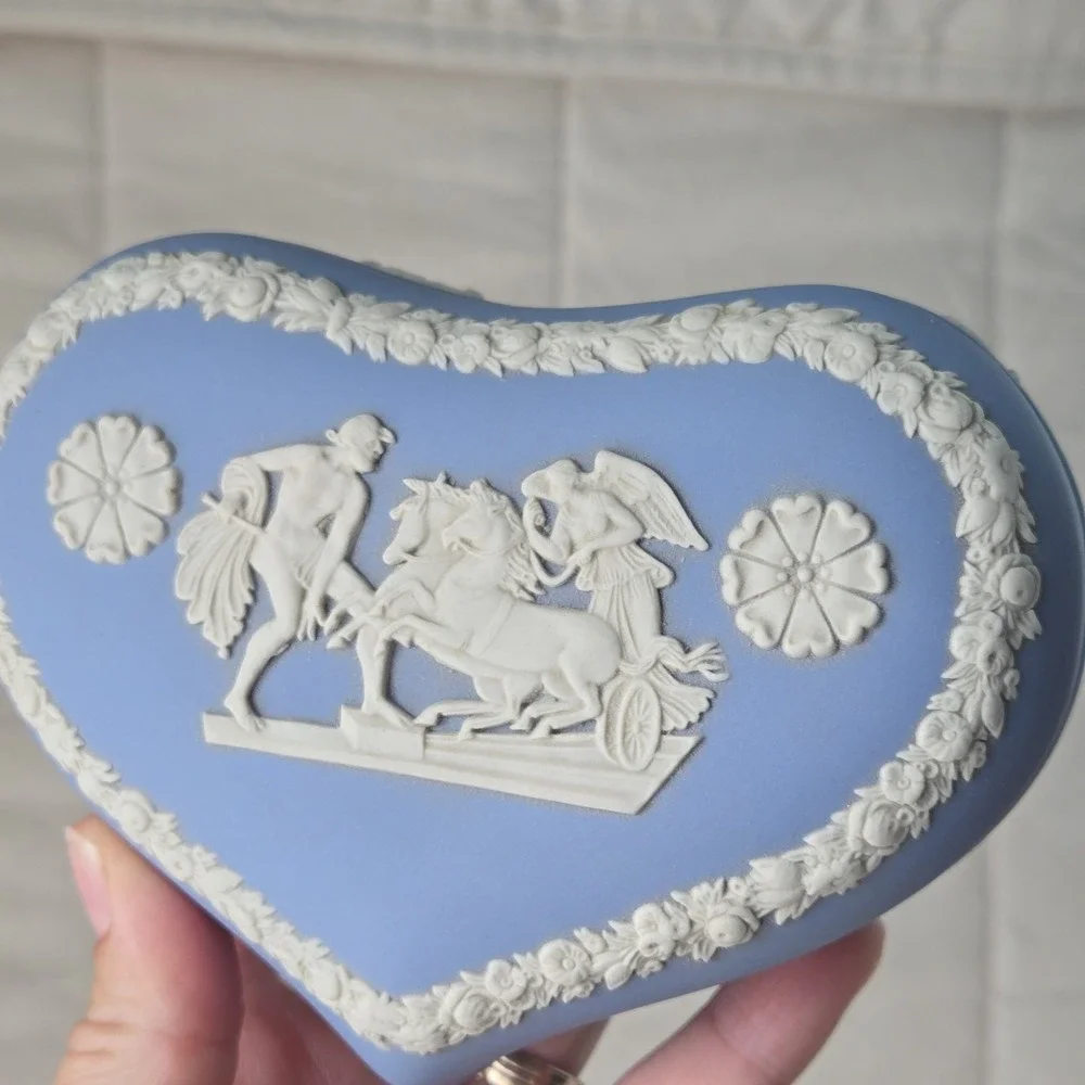 Wedgwood Blue Jasperware Heart Trinket Jewelry Box Ulysses Chariot Horse Angel